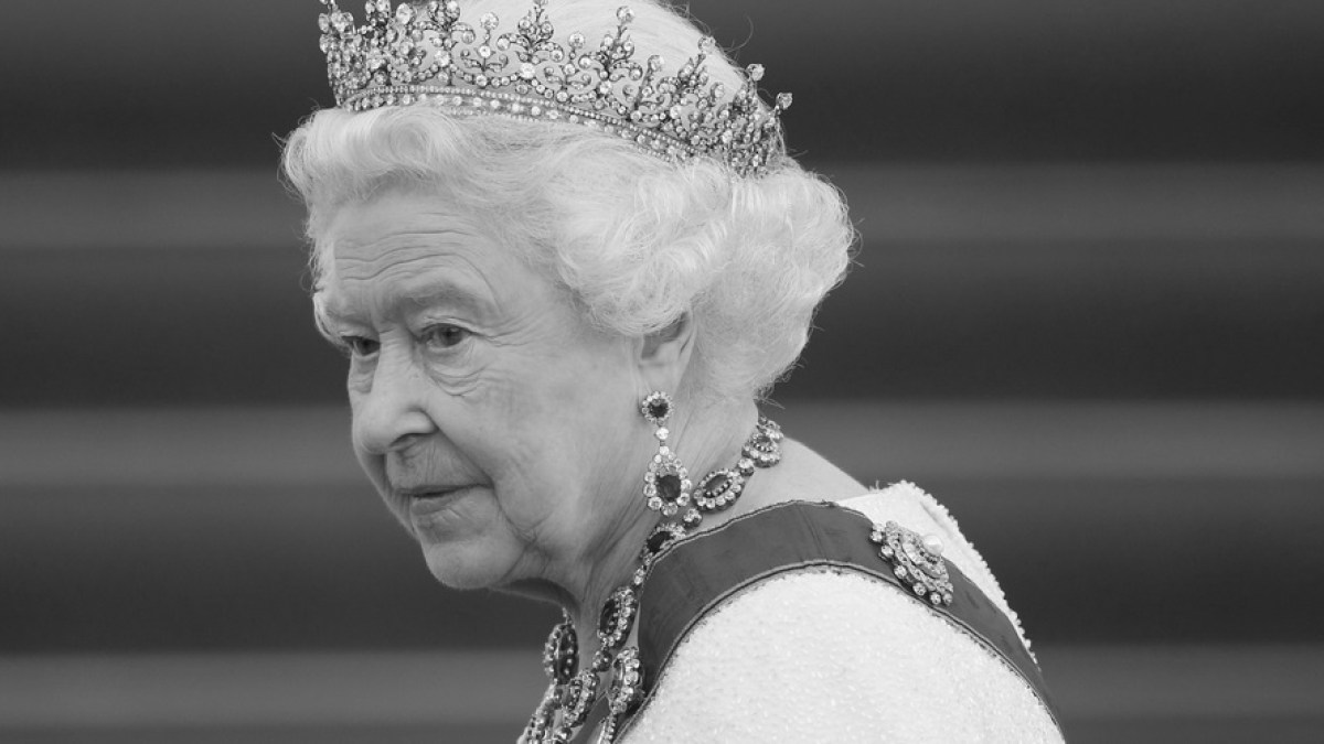 WEB3-QUEEN-ELIZABETH-II-SHUTTERSTOCK-USAMA-ABDULLAH-DESIGNER.jpg