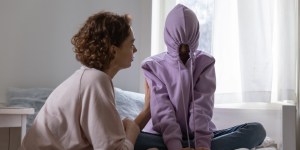 Como melhorar o diálogo com seu filho ou filha adolescente?