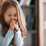 Como um cantinho de oração em casa pode melhorar a sua vida espiritual