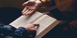 Por que a Palavra de Deus tem gosto doce e amargo?