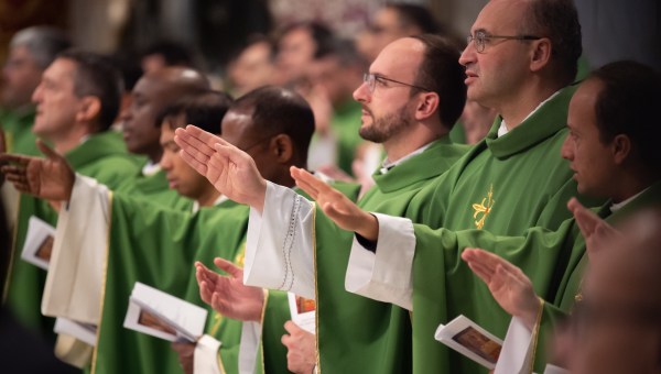 Pope Francis celebrate Holy Mass on the occasion of the VI World Day of the Poor