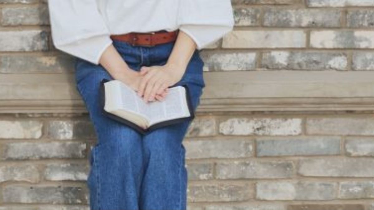 woman praying