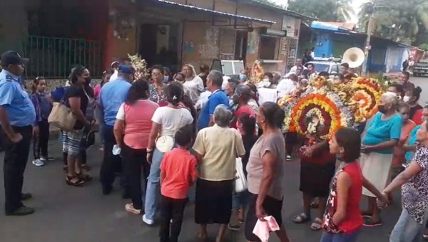 Regime da Nicarágua sufoca mais uma procissão católica