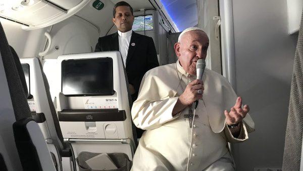 conference pape avion retour de Bahreïn 6 novembre 2022