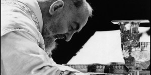 Família buscou milagre para mãe, mas Padre Pio agiu primeiro no filho e no pai