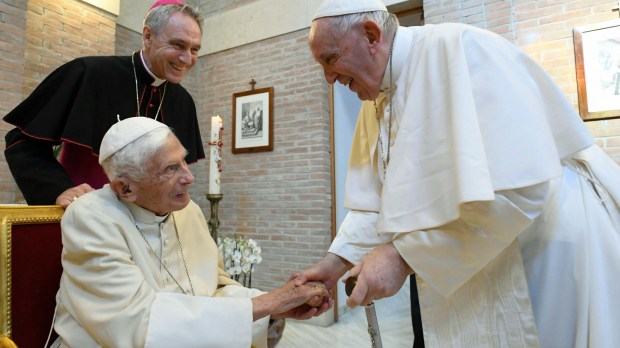 Papa Francisco e Papa Emérito Bento XVI