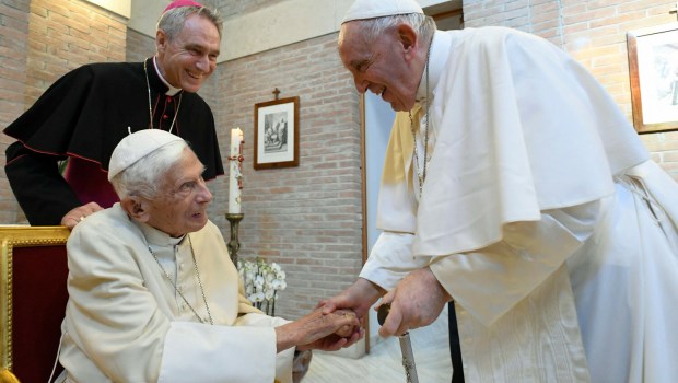 Papa Francisco e Papa Emérito Bento XVI