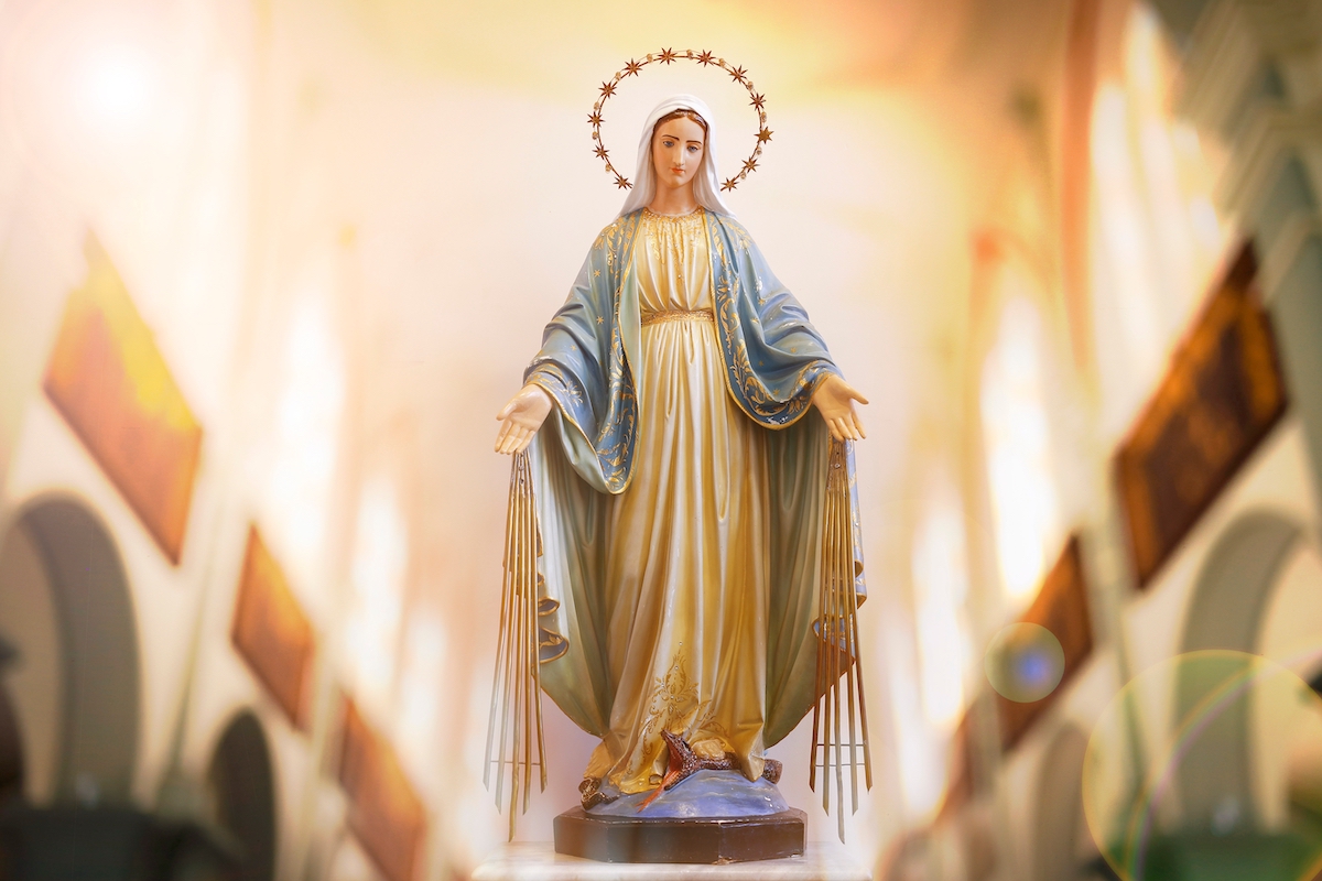 Estátua de Nossa Senhora das Graças no Brasil