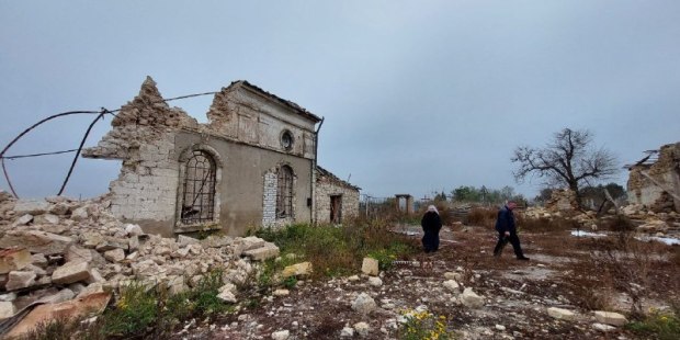 igreja destruida ucrania imagens