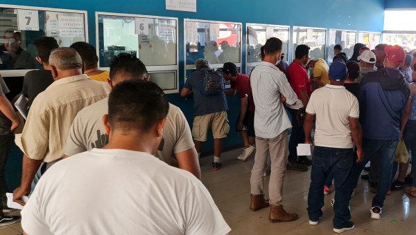 Nicarágua vê população em fuga do regime ditatorial