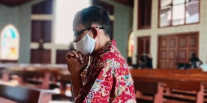 Indonésia: medo de ataques limita acesso a missas neste Natal
