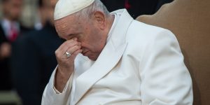 Vídeo: Papa Francisco chora ao confiar a Ucrânia à Nossa Senhora