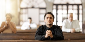 Por que é fundamental fazer silêncio na igreja?