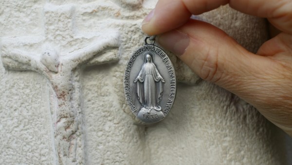 cudowny medalik z wizerunkiem Maryi