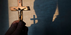 Enquanto crescem as trevas exteriores, cresce a luz interior