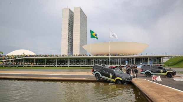Brasil: Manifestantes invadem o Congresso Nacional