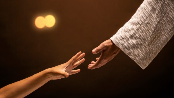 Jesus estende a mão ao pecador