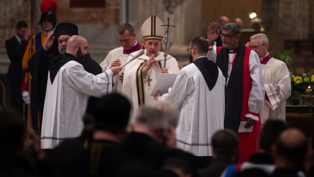 Pope-Francis-presides-over-a-mass-for-the-Solemnity-of-the-Conversion-of-St-Paul