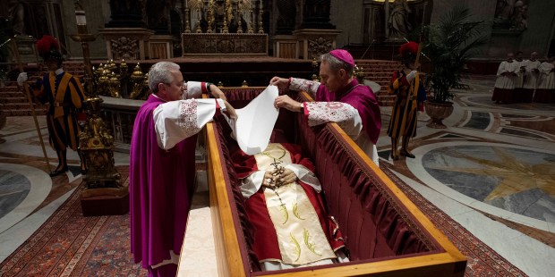 Enterro de Bento XVI