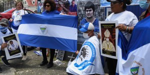 Regime da Nicarágua condena padres católicos a 10 anos de prisão