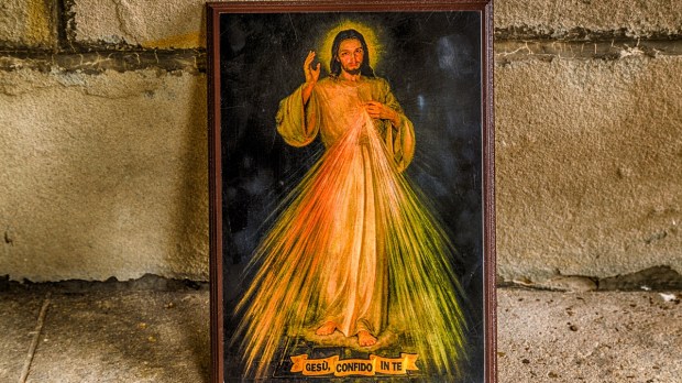 Divine Mercy, Jesus Image, stone wall
