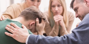 Drogas, álcool… Como os pais enfrentam os vícios dos filhos