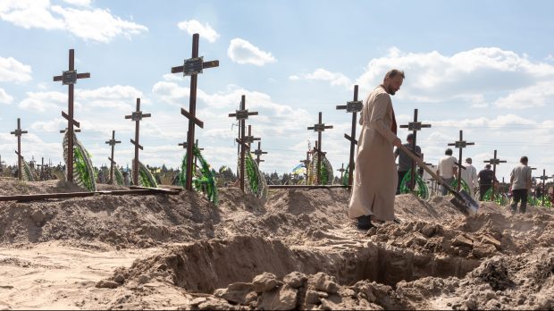 cruzes e túmulos da guerra na Ucrânia