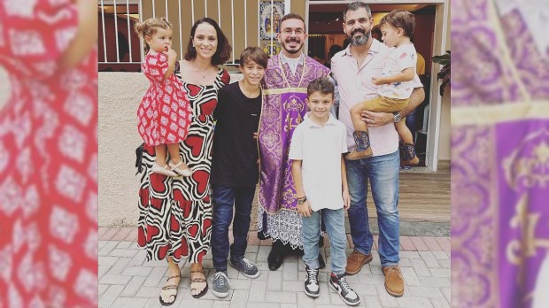 Juliano Cazarré e família