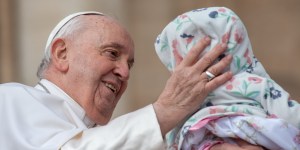 Direto do Vaticano – 10 anos de pontificado: Francisco, um gênio da comunicação?