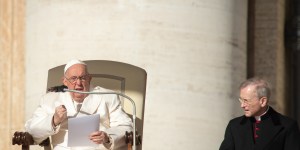 Papa denuncia &#8220;eutanásia oculta&#8221; dos idosos para economizar dinheiro