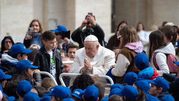 Pope-Francis-Blesses-faithful-at-the-end-of-his-weekly-general-Audience-March-29-2023