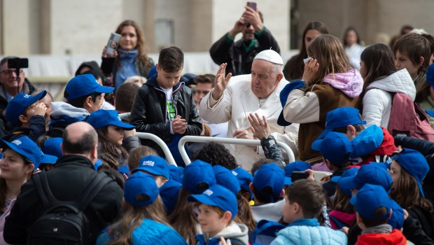 Pope-Francis-Blesses-faithful-at-the-end-of-his-weekly-general-Audience-March-29-2023