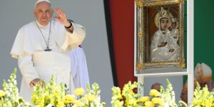 O Papa suplica a Nossa Senhora: &#8220;um futuro cheio de berços, não de túmulos&#8221;