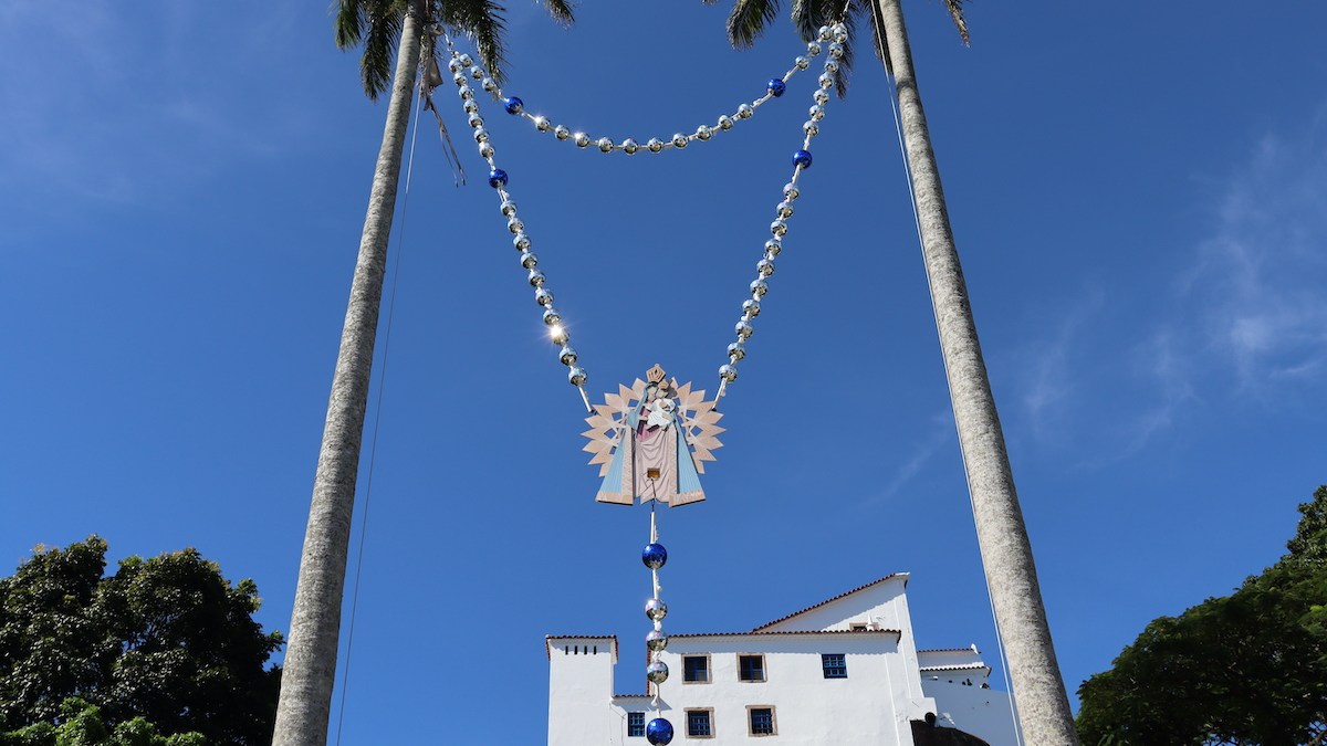 Terço gigante no Convento da Penha