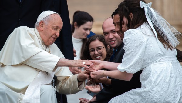 Pope Francis blesses newlyweds at end of general audience