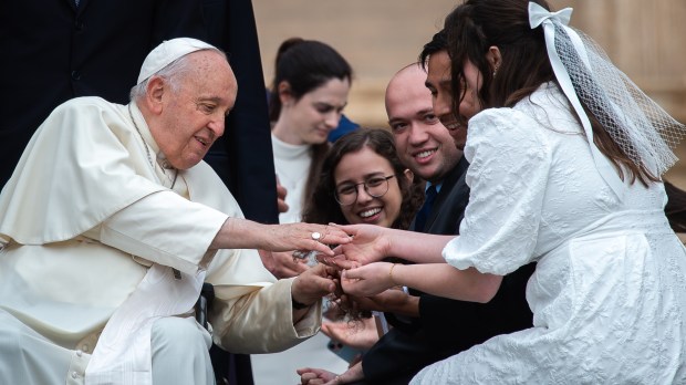 Pope Francis blesses newlyweds at end of general audience