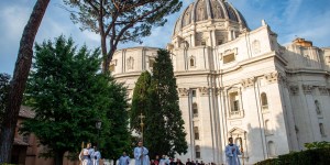 A &#8220;entrada secreta&#8221; para quem quer rezar na Basílica de São Pedro