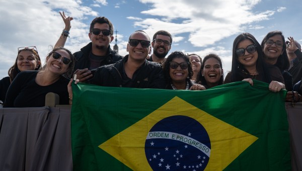 Brazilian faithful during Pope Francis Audience on May 03 23023