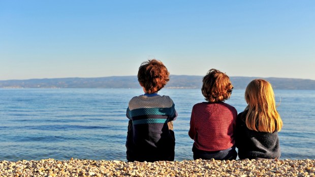 CHILDREN-BEACH-SEA.jpg