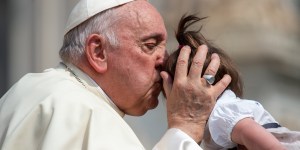 O profeta &#8220;é cada um de nós&#8221;, diz o Papa no Angelus