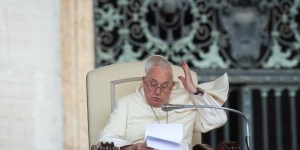 Papa condena queima de um Alcorão na Suécia