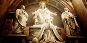 Pode ter mais de uma imagem do mesmo santo na mesma igreja?  
