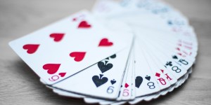 Sacerdote vence campeonato de truco: o jogo e o limite ético