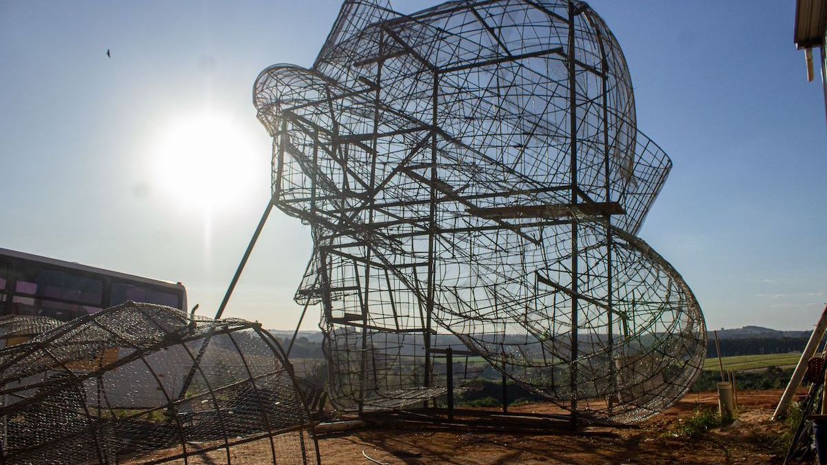 Obra da escultura de São Miguel