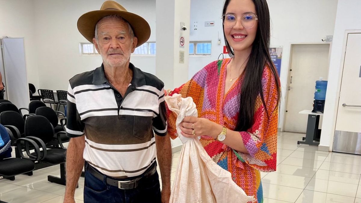 Gerente Caroline Timóteo e seu cliente, Sr. Jesus