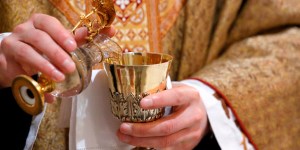 Recordamos a você os 5 mandamentos da Igreja
