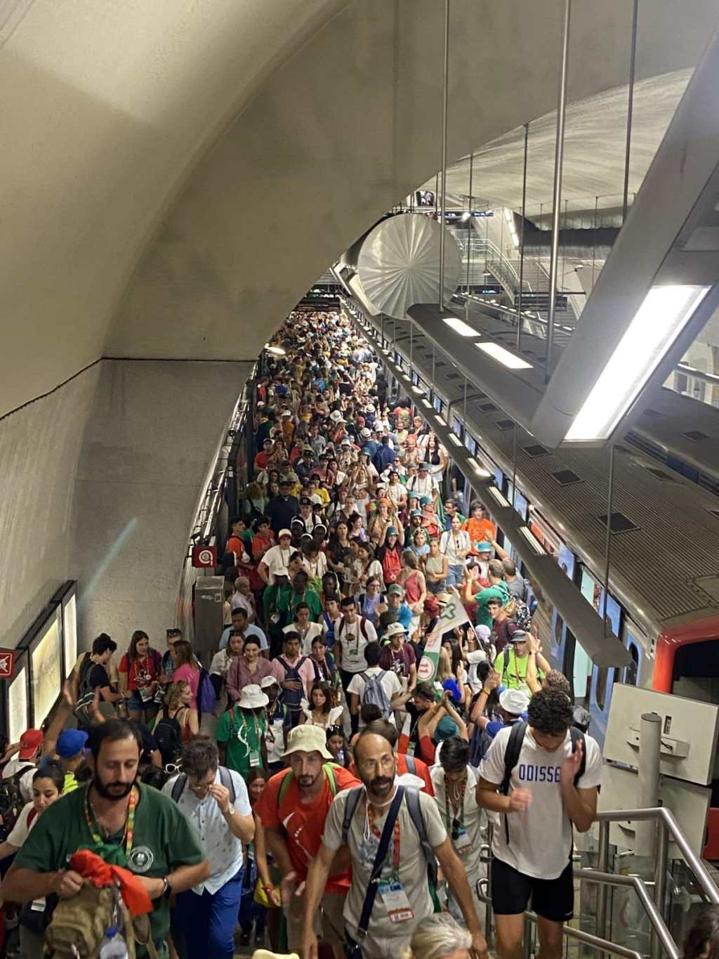 Zatłoczone metro w trakcie ŚDM