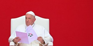 Papa aos jovens: na vida, para se conseguir algo, é preciso treinar a caminhar