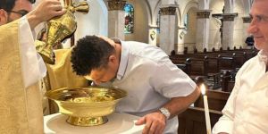 Ex-jogador Ronaldo é batizado na Igreja Católica