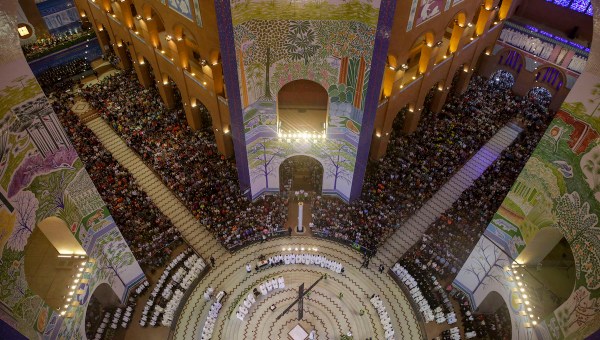 Vista interna do Santuário Nacional de Aparecida